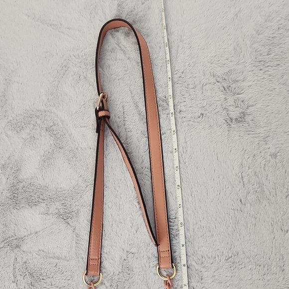 Steve Madden pink purse with chain accent strap. - Picture 10 of 16